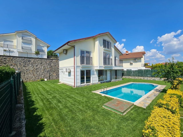 KARTEPE ACISUDA MÜSTAKİL HAVUZLU VİLLA