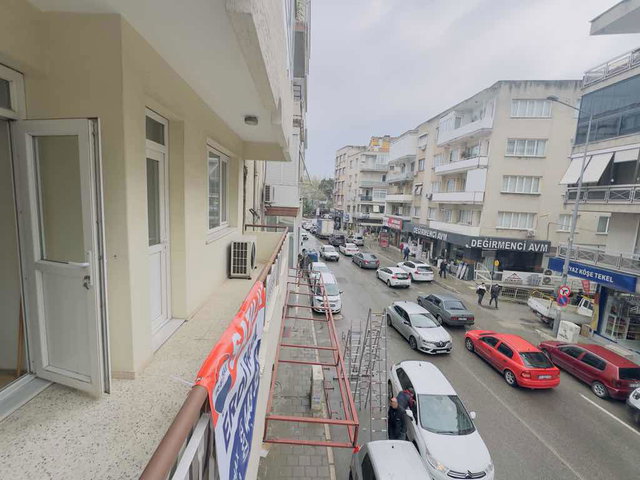 ŞİRİNYER MENDERES CADDESİ ÜZERİ SATILIK 160M2 DAİRE