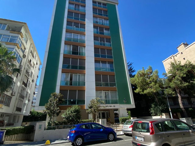 CADDEBOSTAN, KADİRAĞA SOKAK, DOKTOR,PSİKOLOG,AVUKAT İŞ YERİNE