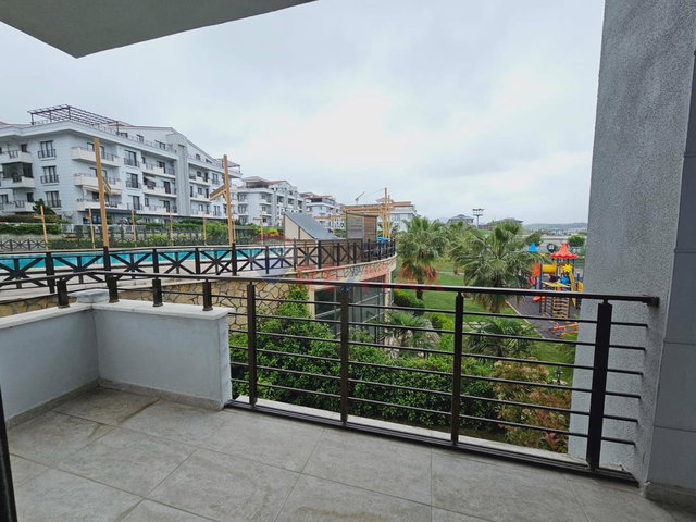 REMAX YALOVA ASUDE VADİ'DE ÖN SIRADA KÖŞE GENİŞ 2+1 SATILIK