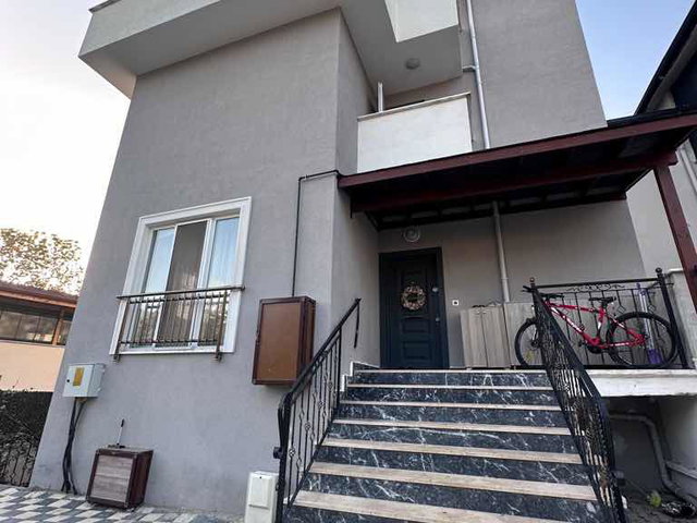 KARTEPE ACISUDA SATILIK TRİPLEKS VİLLA