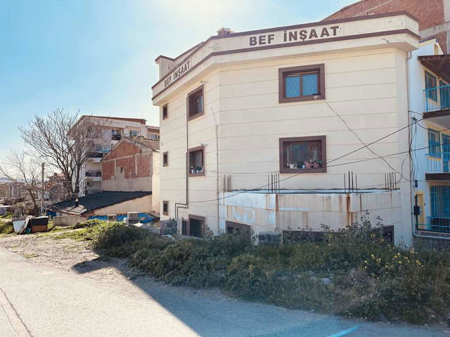 BORNOVA MERKEZE 5 DK MESAFEDE BAHÇE KATI 2+1 KİRALIK DAİRE