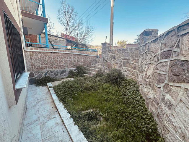 BORNOVA MERKEZE 5 DK MESAFEDE BAHÇE KATI 2+1 KİRALIK DAİRE