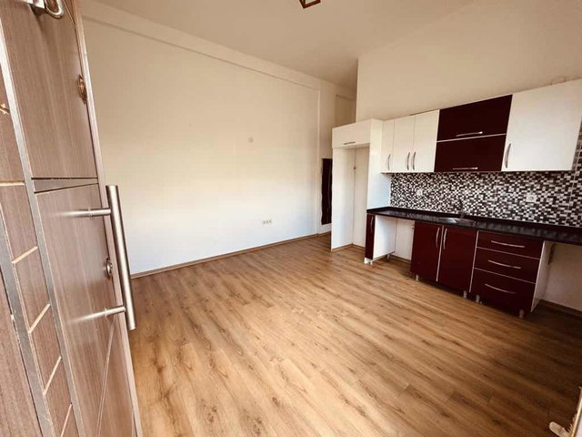 BORNOVA MERKEZE 5 DK MESAFEDE BAHÇE KATI 2+1 KİRALIK DAİRE
