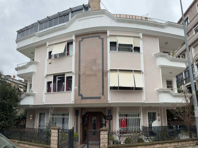 FLORYA ŞENLİKKÖY’DE GENİŞ METRAJLI, MERKEZİ KONUMDA 3+1 FIRSAT!