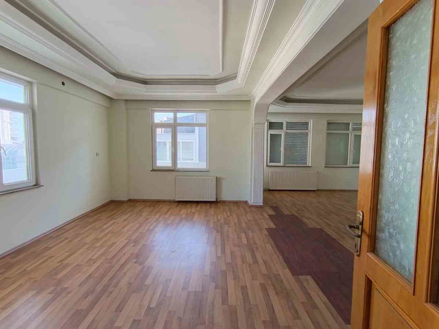 YEŞILBAHÇE'DE HARIKA LOKASYONDA 3+1'DEN 2+1'E ÇEVRILMIŞ KIRALIK DAIRE