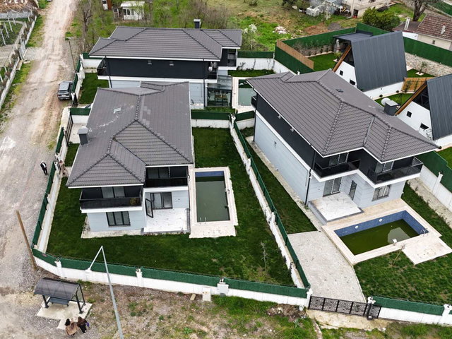 KOCAELİ DERBENT'TE 4+1 MÜSTAKİL HAVUZLU VİLLA