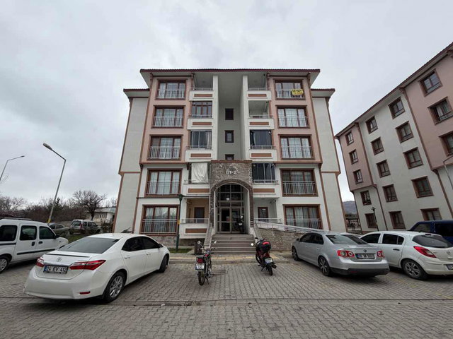 REMAX DEM'DEN KAVAKYOLU 4. ETAP ARA KAT BORÇSUZ SATILIK DAİRE