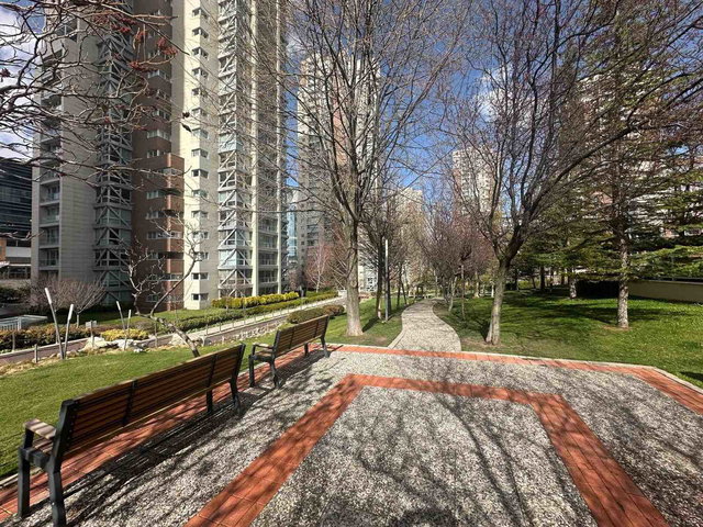 PARK ORAN SİTESİNDE 1+1 BOŞ, BALKONLU PEYZAJ MANZARALI KİRALIK
