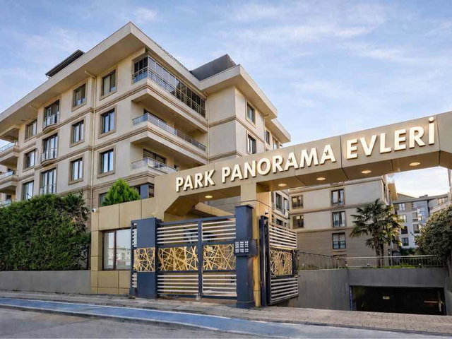 RE/MAX BEYAZ | BALAT’TA BUTİK SİTEDE HAVUZLU KAPALI OTOPARKLI LÜKS 3+1