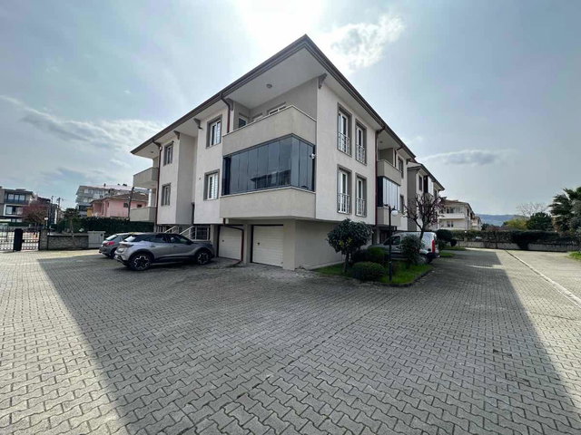 KIRALIK GARAJLI CADDE 54 VE SERDIVAN AVM YE KOMŞU DUBKEKS