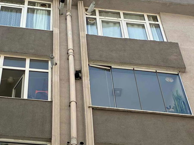 REMAX PRO CELAL'DEN BAKIMLI FERAH MERKEZİ LOKASYONDA 2+1