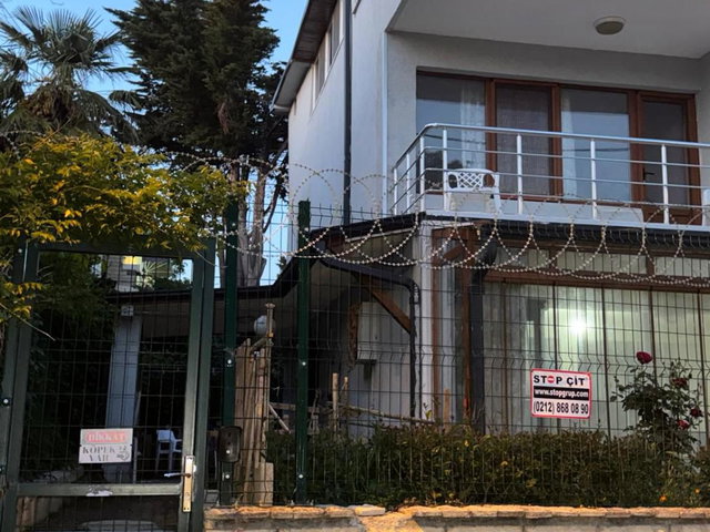 SİLİVRİ PARKKÖYDE SATILIK 2.5 KATLI BAHÇELİ DUBLEKS VİLLA