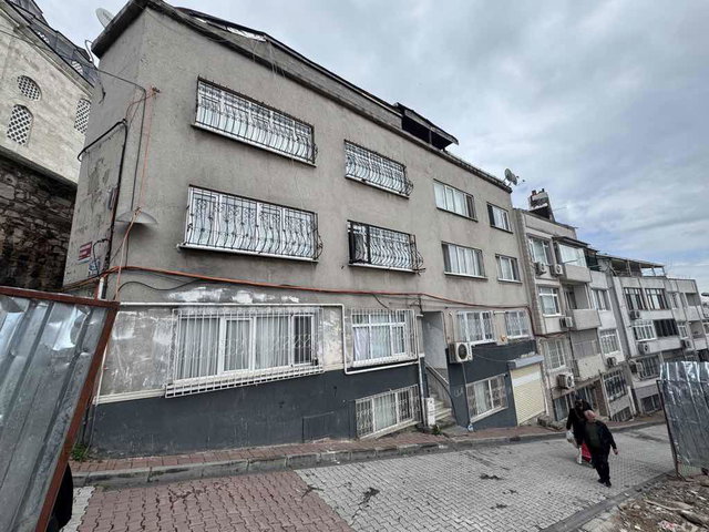 CERRAHPAŞA'DA SATILIK 2+1 DAİRE