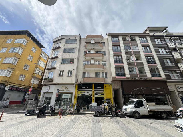İSTİKLAL CADDESİNDE SATILIK 2+1 DAİRE