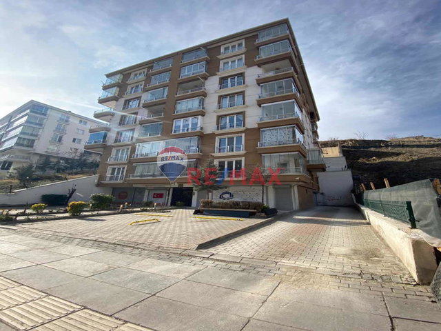 ÇANKAYA MİMAR SİNAN MAHALLESINDE CADDE ÜSTÜ 3+1 SATILIK DAIRE