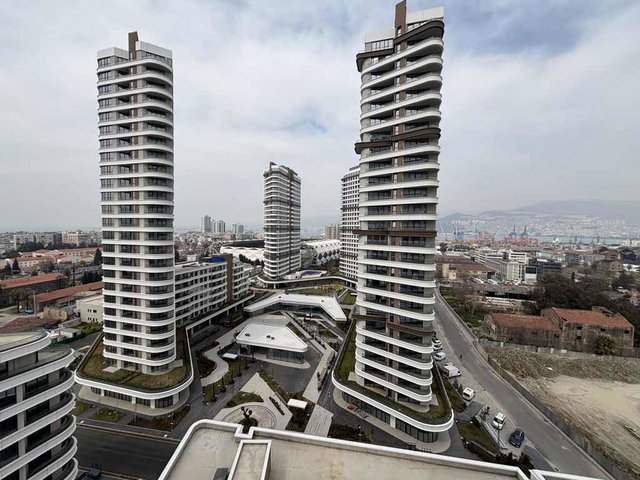 23 ALSANCAK EVORA SİTESİNDE KISMİ DENİZ MANZARALI 1+1 KİRALIK DAİRE