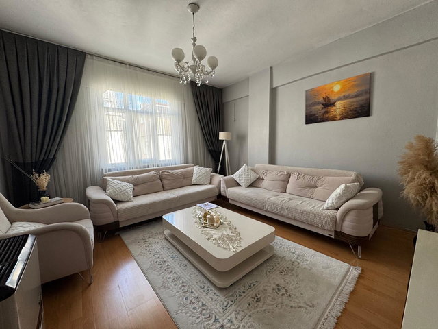 KÜÇÜKÇEKMECE YEŞİLOVA MAH. SATILIK 2+1 DAİRE