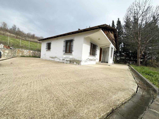 DOĞA İÇERİSİNDE 2.400 M2 MÜSTAKİL EV/GENİŞ ARSA