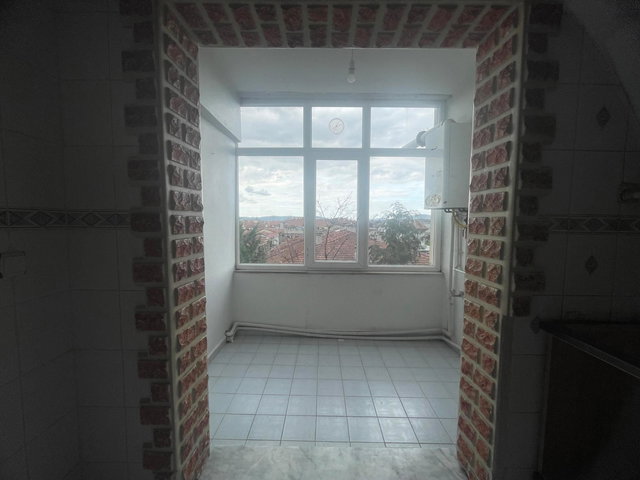 REMAX MAVİ MERT CAN DOĞANAY'DAN ADAPAZARI'NDA KİRALIK 3+1 DAİRE