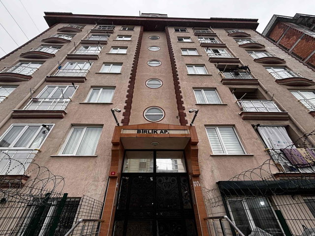 REMAX ESENYURT 2+1 SATILIK ARAKAT DAIRE