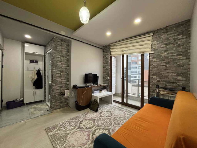 REMAX YENİ'DEN HARİKA KONUMLU EŞYALI BALKONLU KİRALIK 1+1 DAİRE