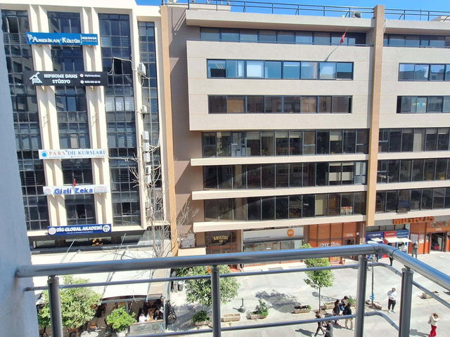 IZMIR ALSANCAK KIBRIS ŞEHITLERI CAD. KIRALIK 2+1 DAIRE
