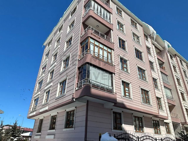 RE/MAX LACIVERT'TEN ŞEHIR HASTANESI KARŞISINDA KİRALIK 4+1 DAIRE