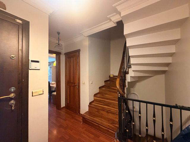 USKUMRUKÖY ARIKÖY'DE SATILIK GENIŞ BAHÇELI 5+1 VILLA