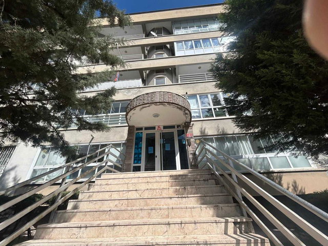 ERYAMAN GÜZELKENT MAHALLESİ ÖZ MUHTARLAR SİTESİNDE  ARA KAT 3+1 SATILIK FIRSAT DAİRE
