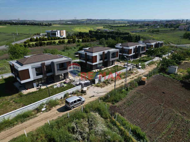 SİLİVRİ KAVAKLI MÜSTAKİL 4+1 SIFIR SATILIK LÜKS VİLLA