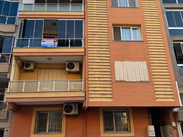 BUCA EFELER SEYFI DEMIRSOY HASTANE YAKINI  3+1 ARAKAT 130 METREKARE SATILIK