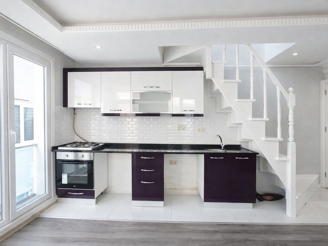 GÜZELYURT MERKEZ METROBÜSE YÜRÜME 2+2 SATILIK DUBLEX DAİRE