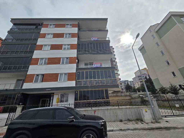 MEVLANA DA SATILIK GENİŞ VE YENİ 3+1 DAİRE