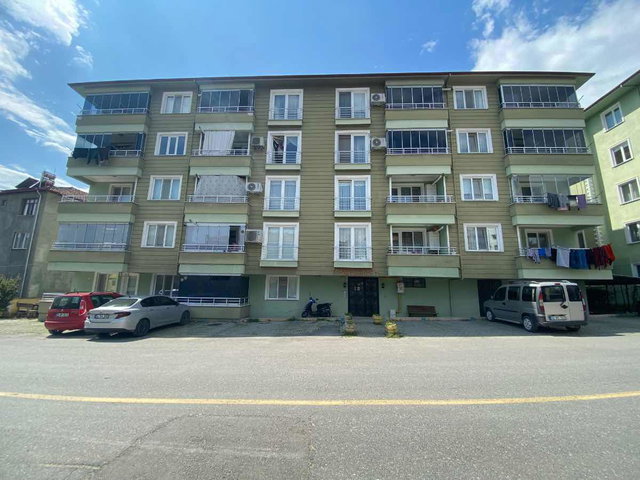 REMAX MAVİDEN PAMUKOVA MERKEZDE GENİŞ 3+1 ARA KAT DAİRE