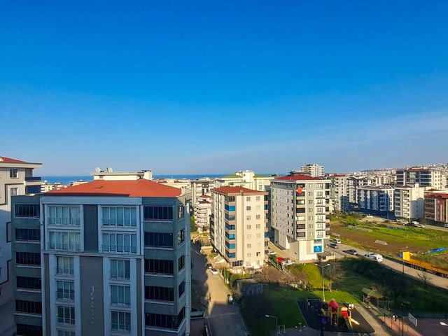 REMAX KUZEY'DEN YENİMAHALLE'DE DENİZ MANZARALI GENİŞ 1+1 EŞYALI KİRALIK