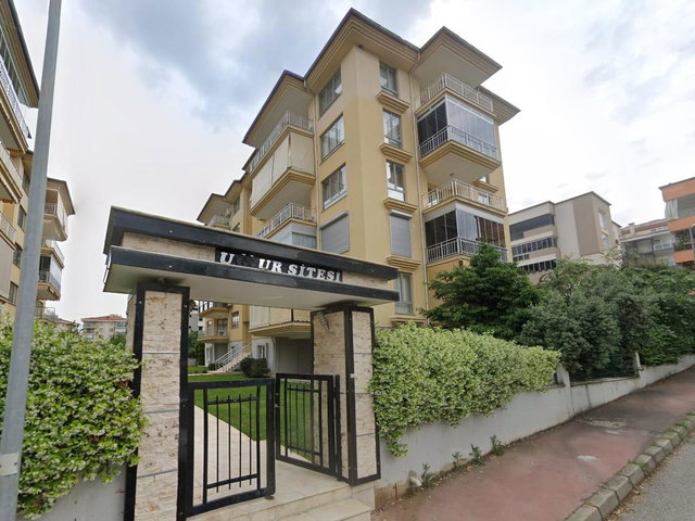REMAX MODEL DEN SERVERGAZİ UĞUR SİTESİNDE 3.5+1 225M² SATILIK DAİRE