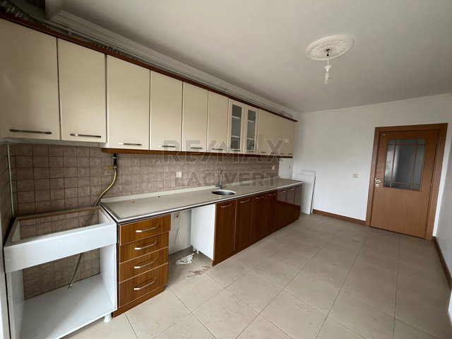 RE/MAX LACİVERT'TEN A.GAZİ'DE KİRALIK 4+1 DAİRE