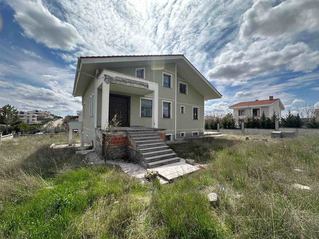 GÖLBAŞI BALLIKPINAR YEŞIL VADI SITESİ SATILIK NATAMAM VILLA