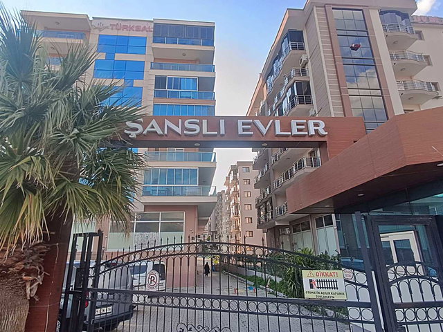 ÇİĞLİ HARMANDALI ŞANSLI EVLER SİTESİNDE SATILIK 2+1 EŞYALI DAİRE