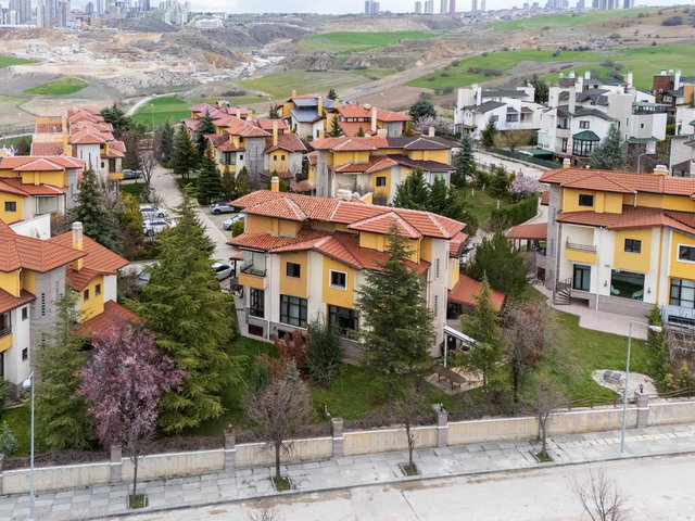 TÜRKKONUT ÇAYYOLU-2 | CENNET DOĞA SITESI'NDE BÜYÜK BAHÇELI VILLA