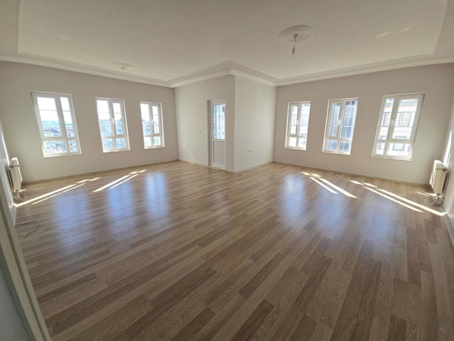 RE/MAX DEĞİŞİM-HAKSEN TOKİ KONUTLARI SATILIK ARAKAT DAİRE