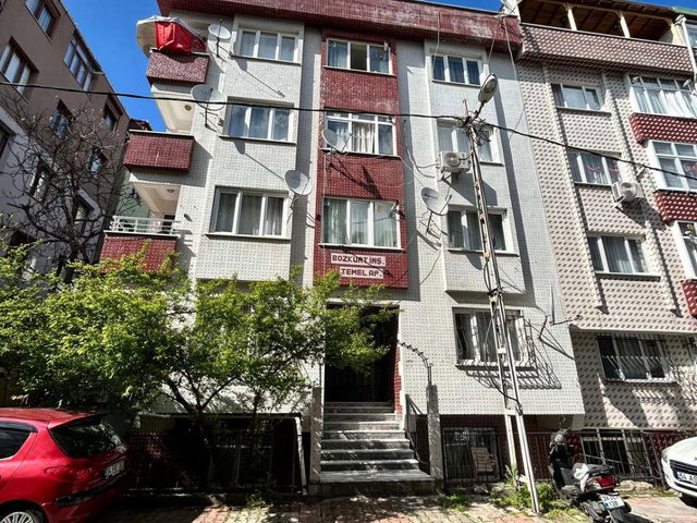 ÜMRANIYE ISTIKLAL MAH YEŞILLIKLER IÇINDE METRONUN DIBINDE 2+1 SATILIK DAIRE