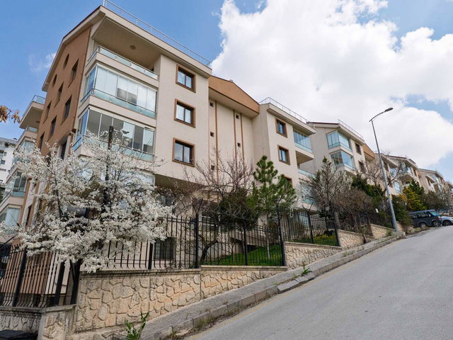 BİRLİK MAHALLESİ’NDE CADDE’DE KAPANMAZ MANZARALI SATILIK LÜKS DUBLEKS