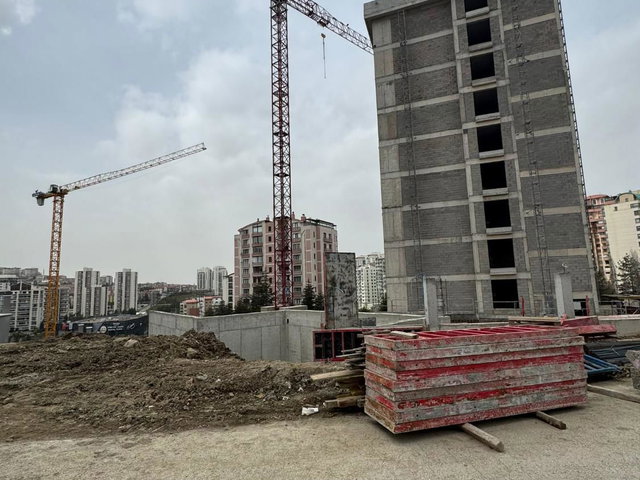 KAHRAMANKAZANDA SATILIK MERKEZİ KONUMDA 4+1 DAİRE