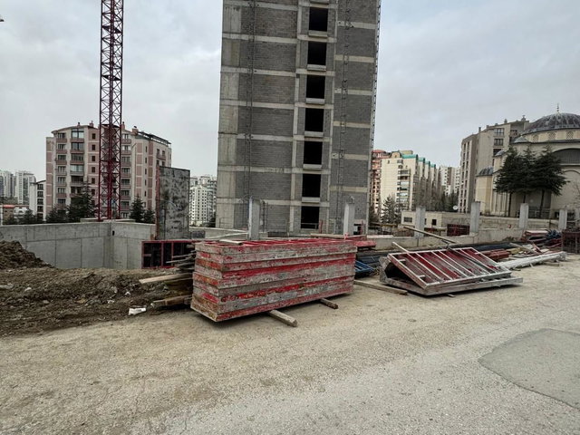 KAHRAMANKAZANDA SATILIK MERKEZİ KONUMDA 4+1 DAİRE