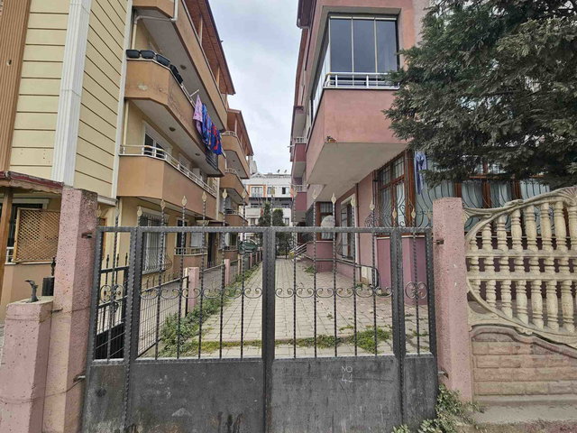 YARIMCA MIMAR SINAN MAH.MERKEZI KONUMDA ARAKAT 3+1 SATILIK DAIRE