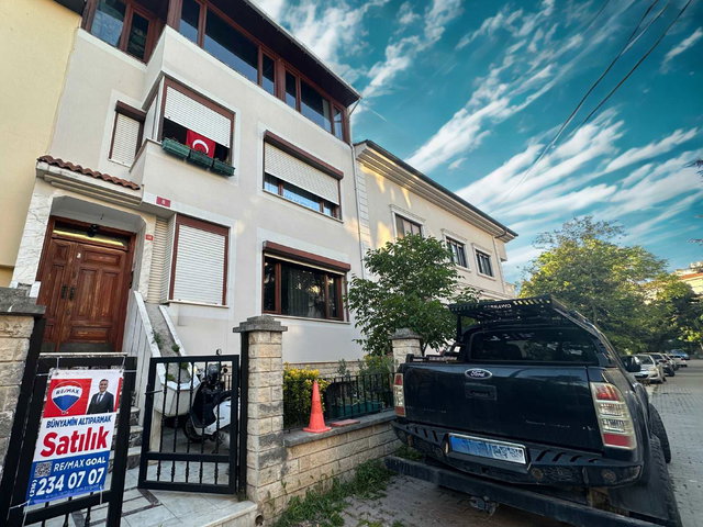 KOŞUYOLU SABANCI SİTESİ KARŞISI GENİŞ 2+1 SATILIK DAİRE / BOŞTUR