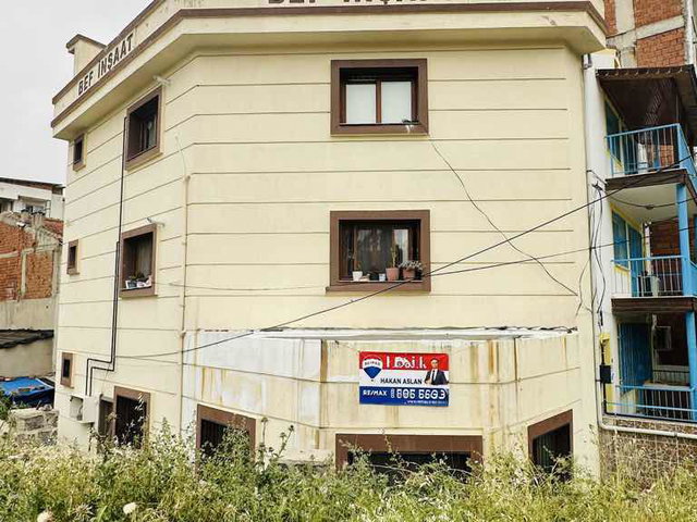 BORNOVA MERKEZE 5 DK MÜSTAKİL GİRİŞLİ SATILIK 2+1