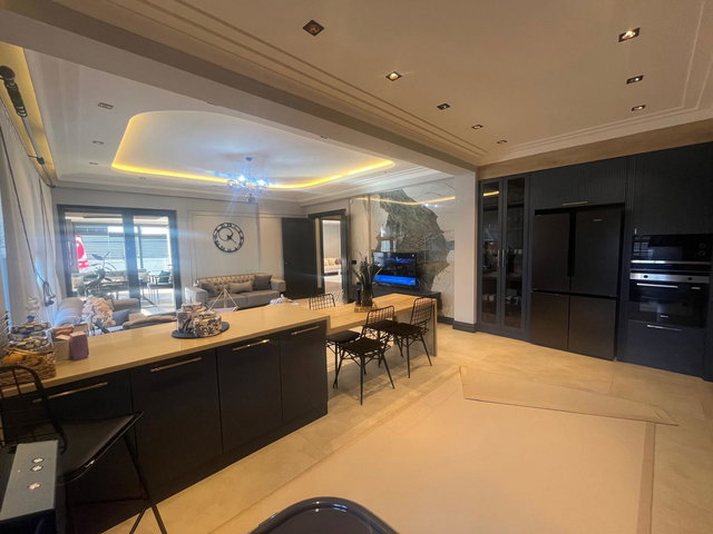 REMAX ARTIS 'DEN WOQ VILLALARINDA SATILIK 5+1 VILLA